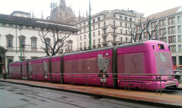 hello-kitty-tram